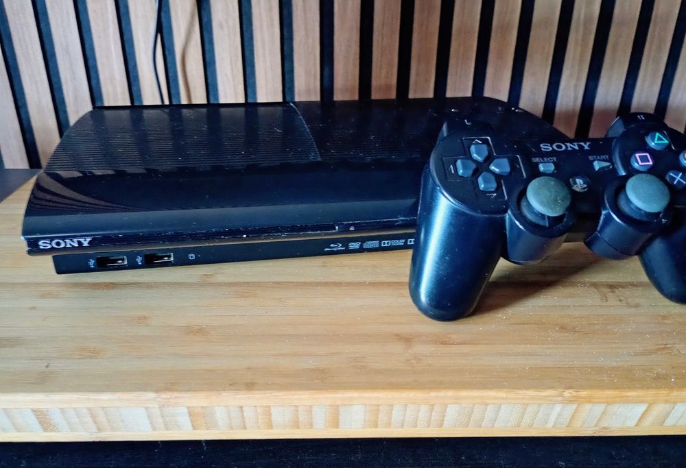 PS3 super Slim + jogos