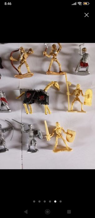 Lote de figuras medievais antigas