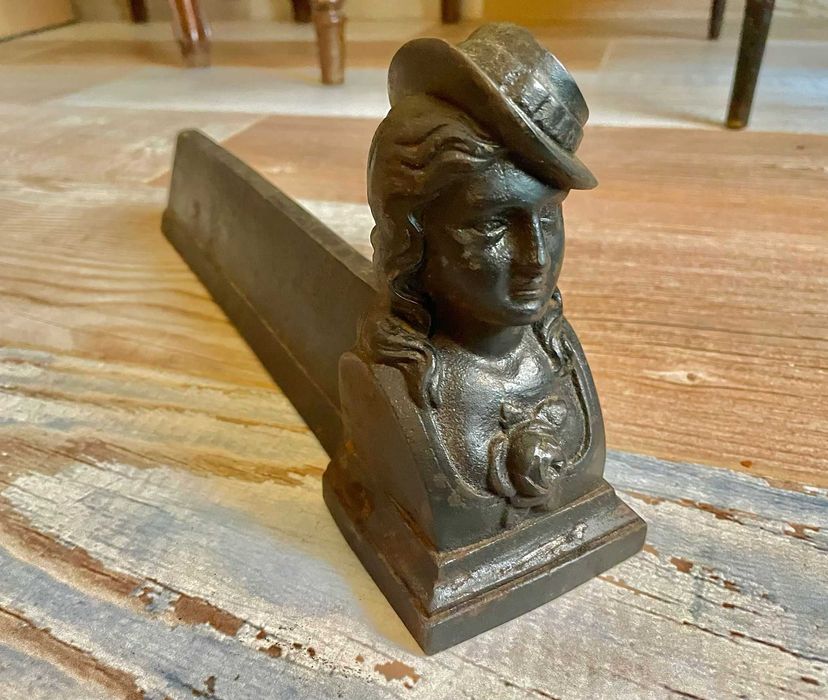 Trava portas antigos em ferro forjado