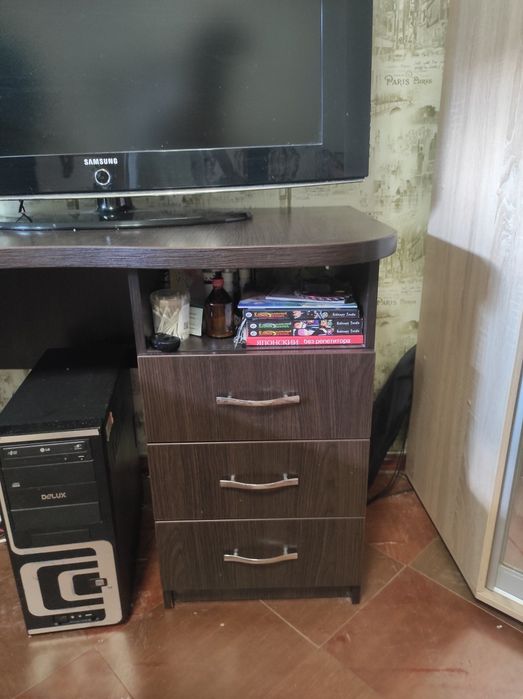 Огромный компьютерный стол