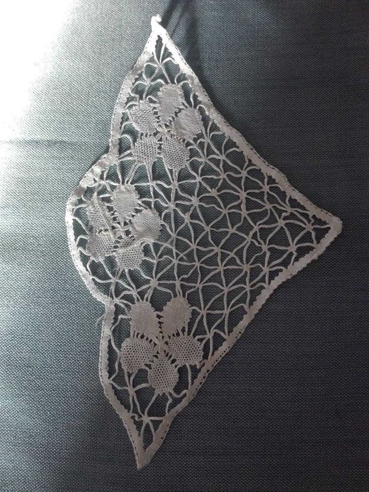 Renda Bilros de Peniche p/ Lençol c/ Aplicações - Motivo Casar - NOVA