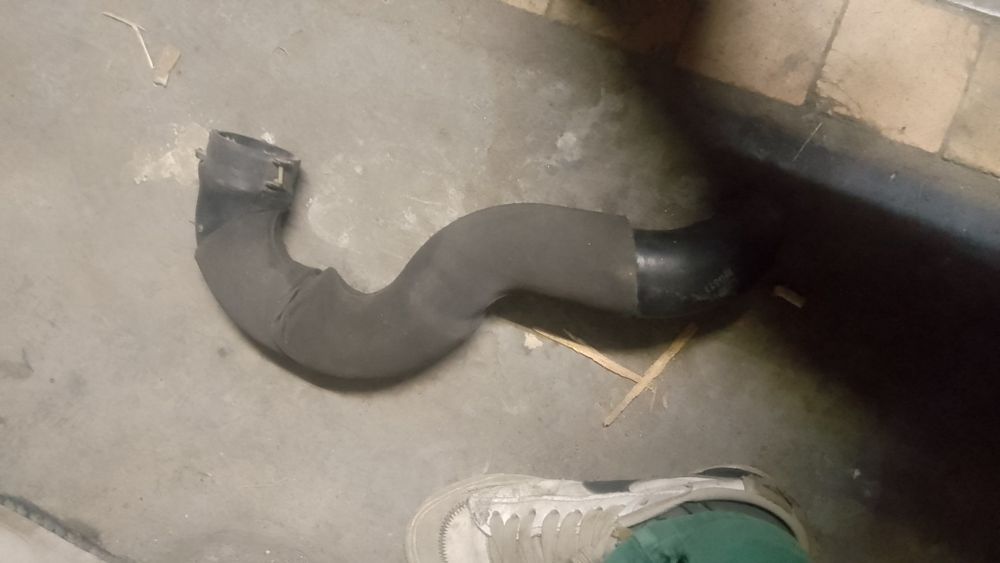 Патрубок интеркулера  Audi 8KO 145 738M