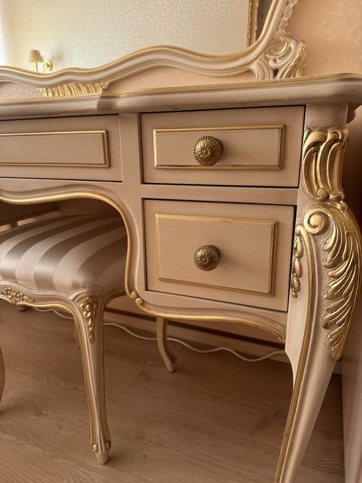 Продам туалетний столик із дзеркалом Angello Capellini (оригінал)