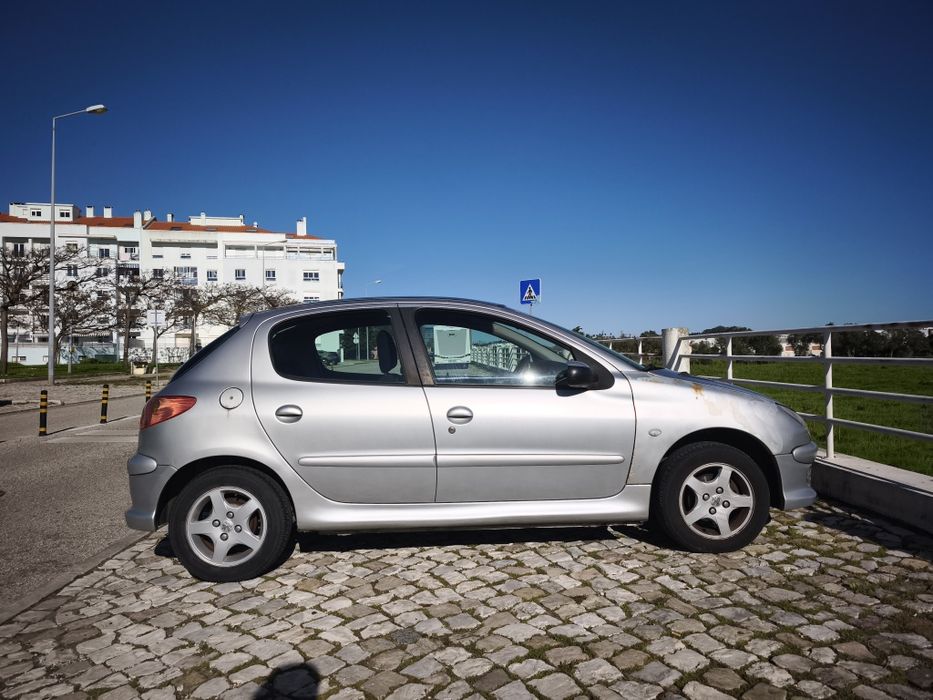 Peugeot 206 1.1 | Versão Black and Silver