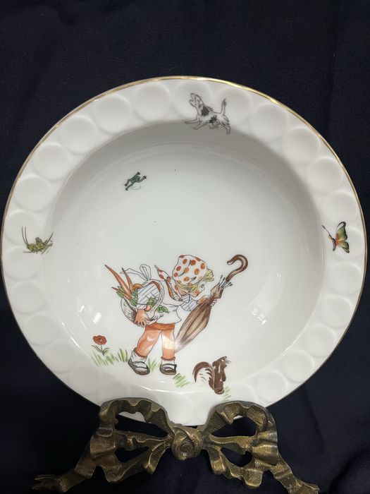 Prato antigo de criança