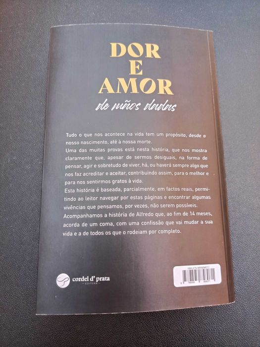 Livro "Dor e Amor de Mãos Dadas", de Lisa Silva