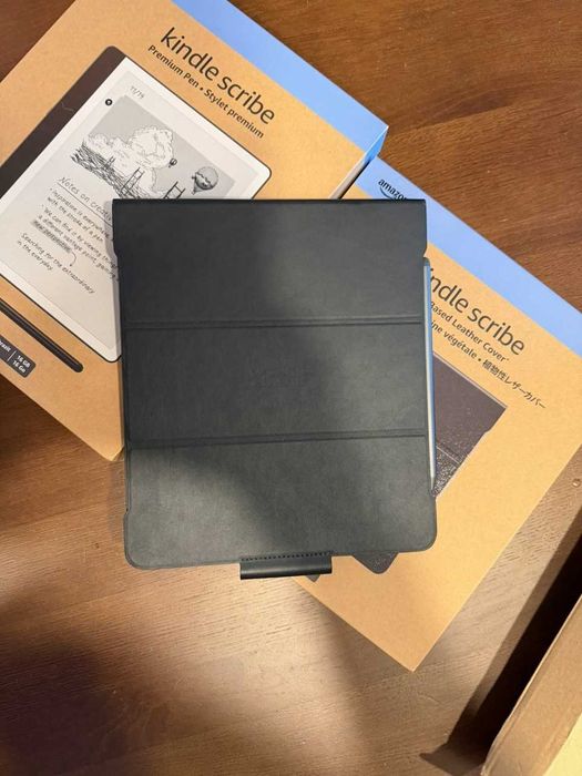 Kindle Scribe 16 GB (2024), rysik Premium, oryginalne etui, komplet