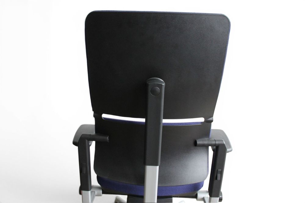 Cadeira Steelcase modelo Please V2