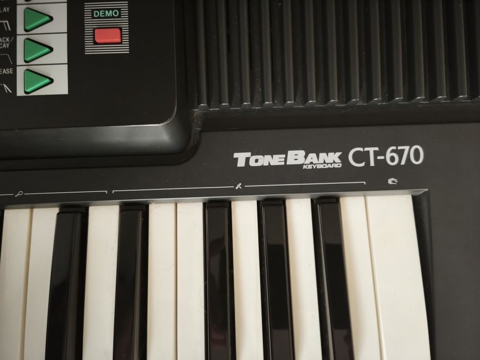 Órgão Casio a funcionar
