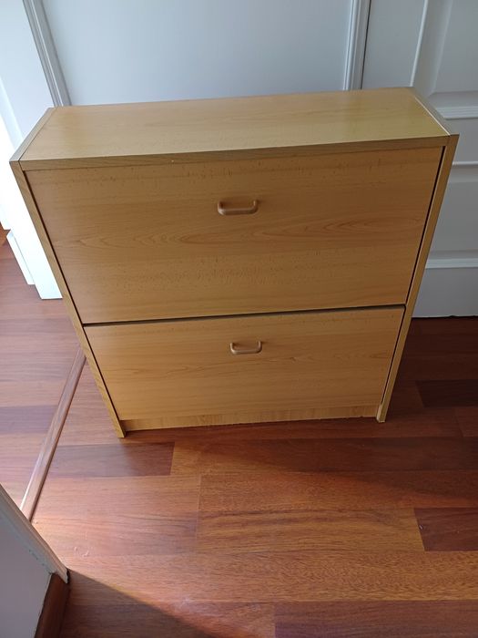 sapateira em bom estado