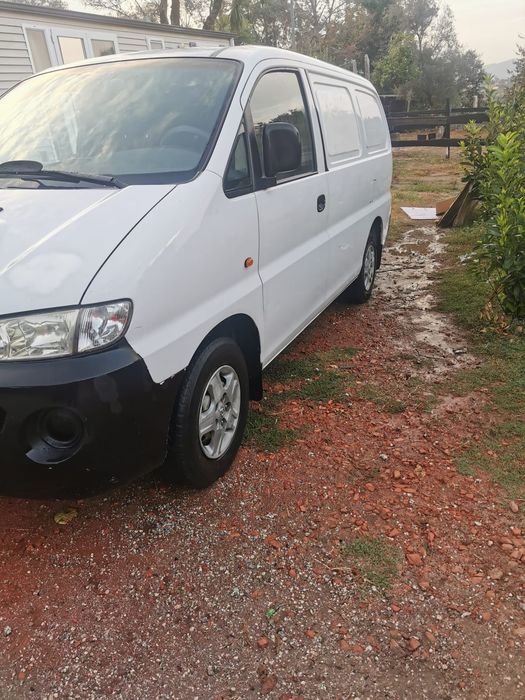Hyundai H1 alcatifada e isolada