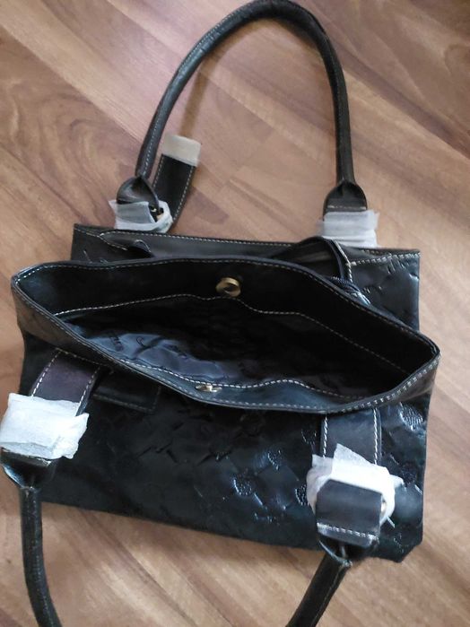 Nowa torebka skórzana   na A4  lakierowana  3 komory  wysyłka gratis