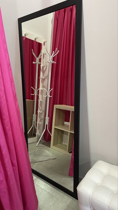 Поодам дзеркало для примірочноі