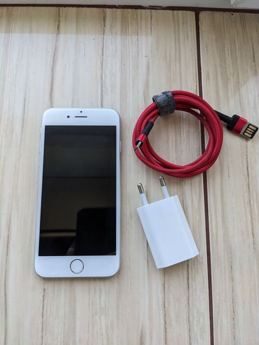 Продам iPhone 6.
