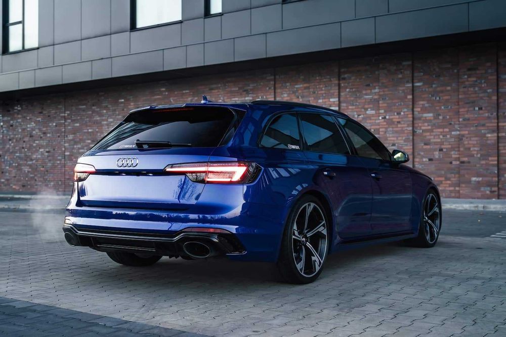 Wynajem samochodu Audi RS4 Sport Quattro 4x4 wypożyczalnia samochodów