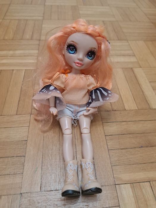 Lalka Rainbow High Junior High Poppy Rowan