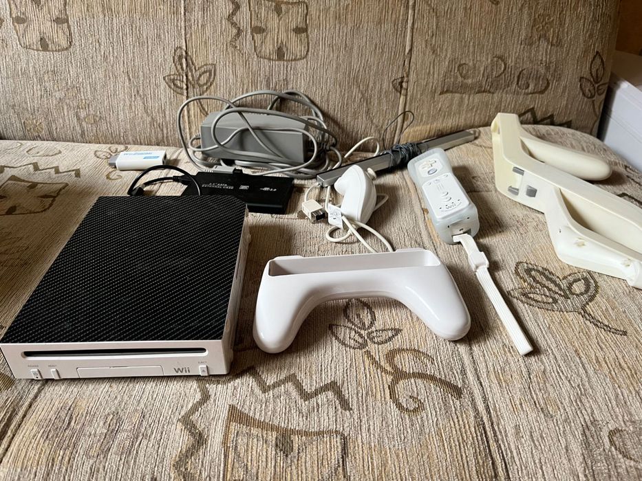 Konsola Wii homebrew z akcesoriami i HDMI