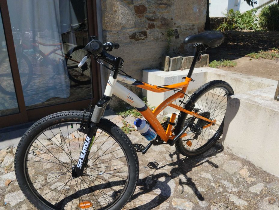 Baixa preço_Bicicleta BTT, com muitos upgrades + Material extra.