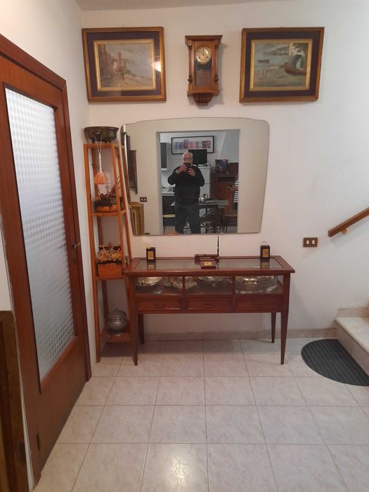 casa indipendente tre piani a fabriano italia