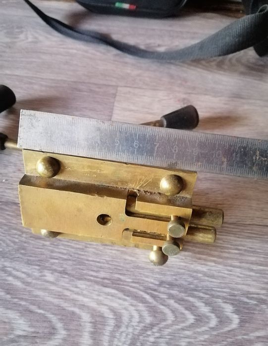 Замок с латуни для гаража офиса
