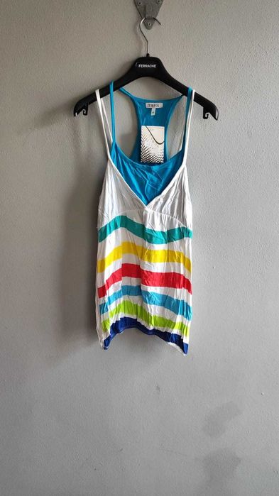 T-shirt's de mulher com etiqueta ( Recheio de loja )