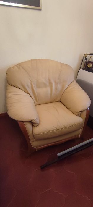 Conjunto sofás em pele