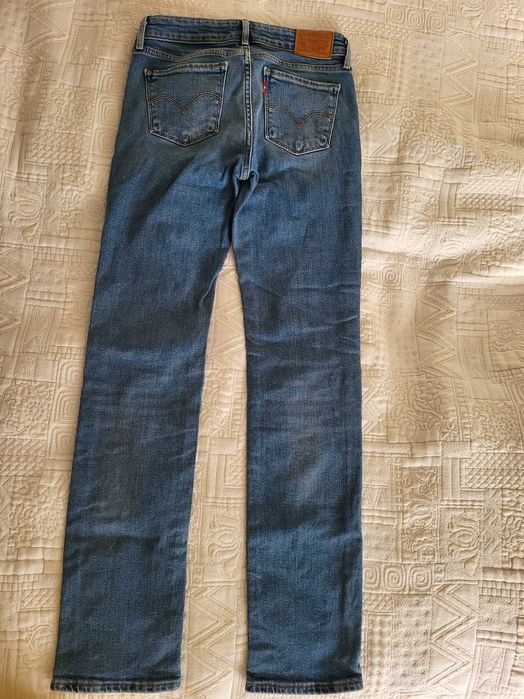 Oryginalne jeansy damskie Levis prawie nowe