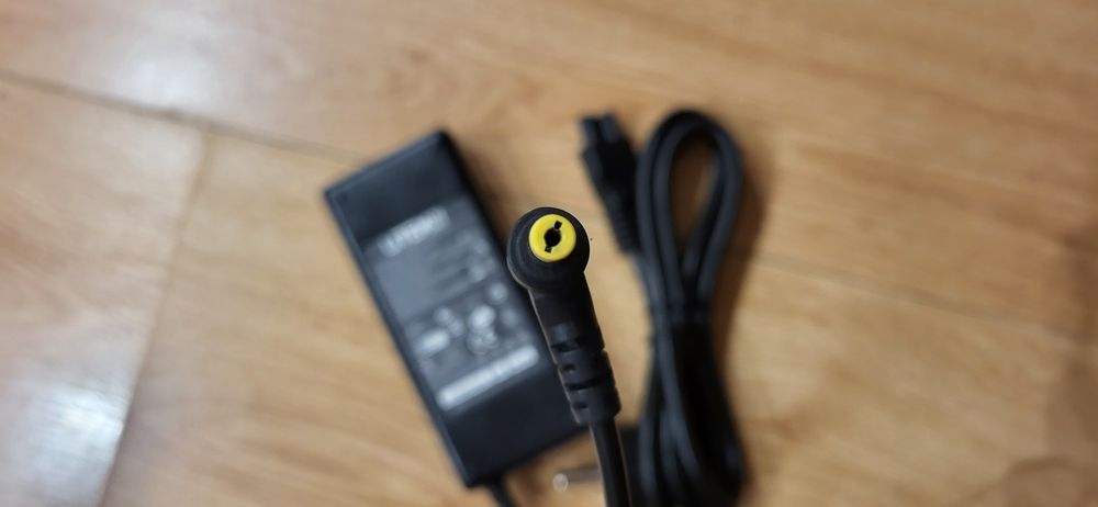 Продам блок питания для ноутбука