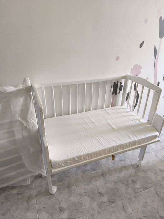 Berço bebe waldin + colchão + 4 capas.