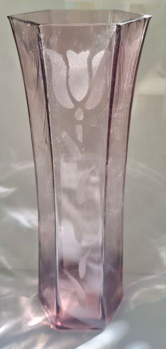 Fioletowy Różowy Liliowy wazon  ręcznie szlifowane rodem z PRL lata 80