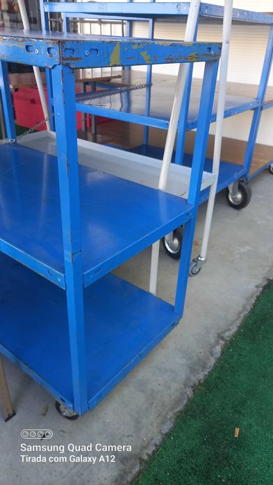 Carro arrumação com rodas