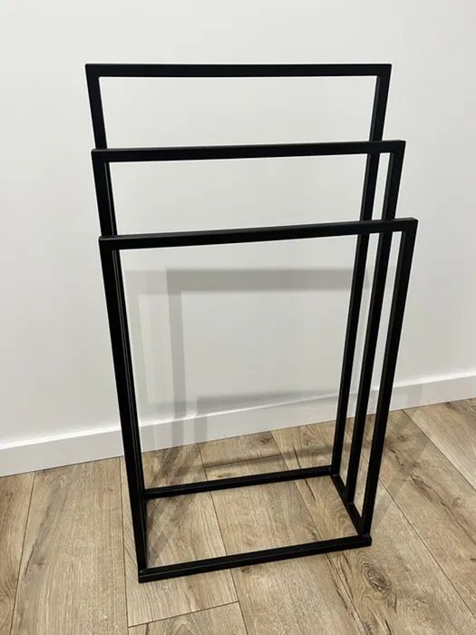 Stojak na ręczniki 3-poziomowy - czarny, metalowy, styl loft