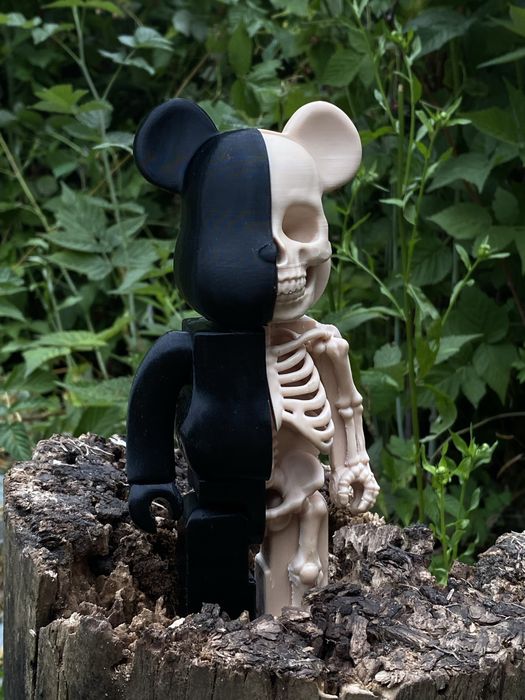 Bearbrick Skull Half Black | Коллекционная фигурка Bearbrick