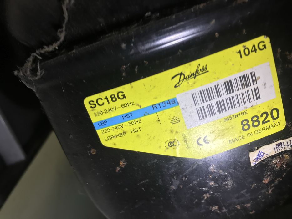 Продається холодильна вітрина 1,6 м , до 8 град