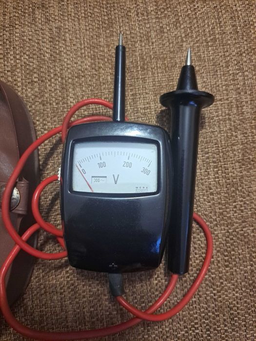 Miernik analogowy wskaźnik napięcia KM15 MERA LUMEL