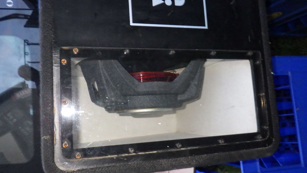 JBL Tuba  subwoofer samochodowy Mobilny