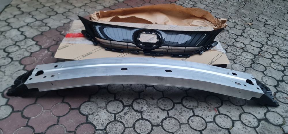 Усилитель переднего бампера Toyota Venza 2021-