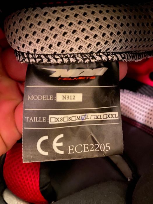 Capacete Semi novo com Viseira escura
