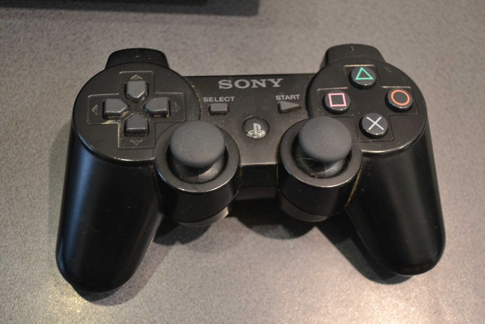 Konsola Playstation 3 + 2 pady