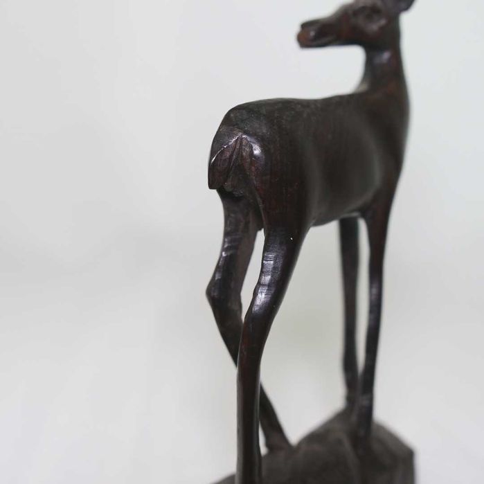 Figura de gazela em pau-preto