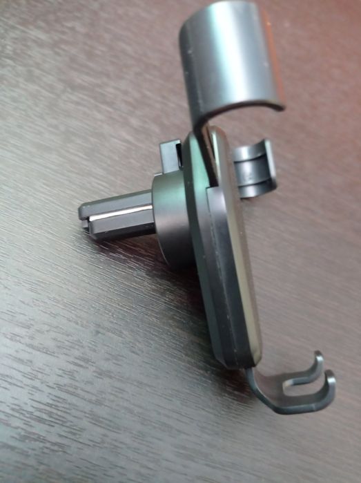 Тримач самозатискний для смартфону в авто