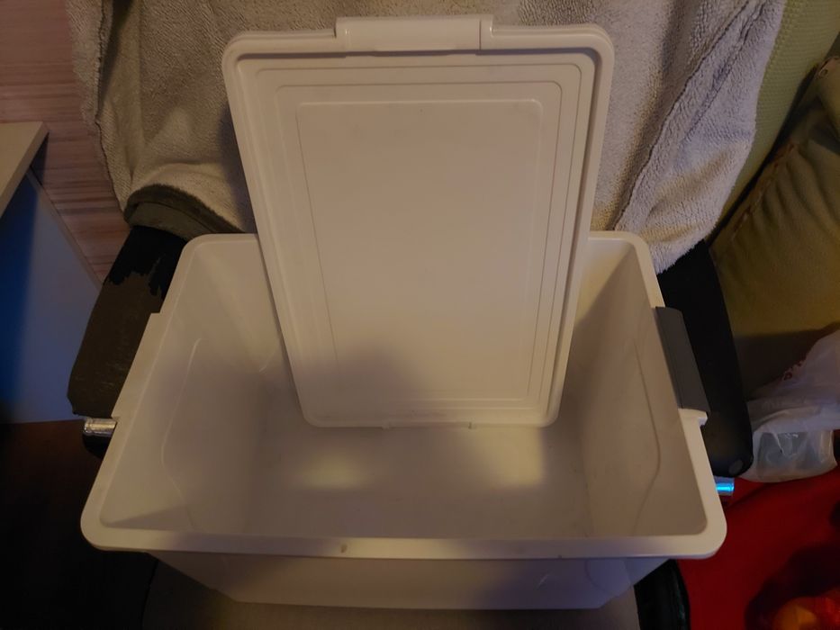 Продам пластиковые контейнеры