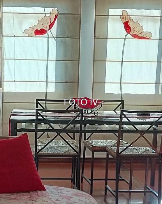 Mesa com cadeiras sala