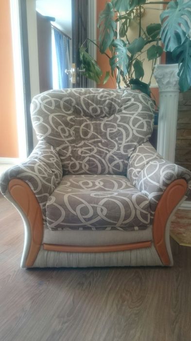 Диван та два крісла