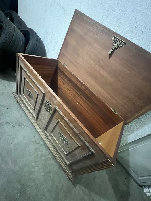 Arca / Baú em Madeira para Arrumos – Para Restauro