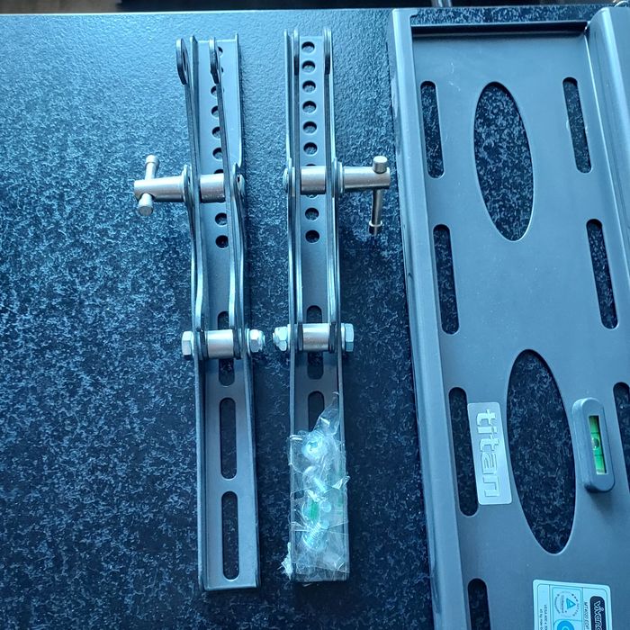 Uchwyt ścienny do telewizora