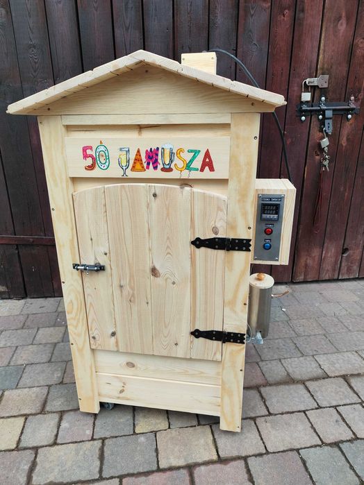 Drewniana wędzarnia elektryczna