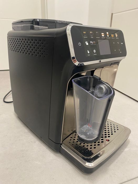 Кавоварка Philips EP5547 LatteGo