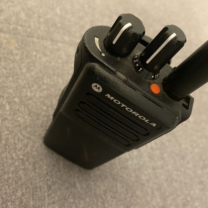 Motorola DP4400e UHF Radiotelefon