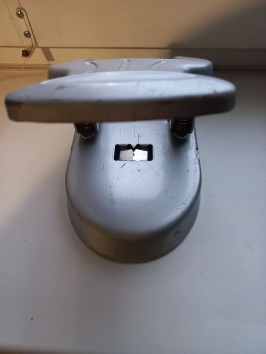 Дырокол концелярский buromax 4033